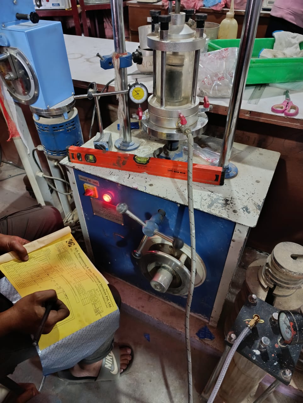 Triaxial Shear  Strength Test-Soil